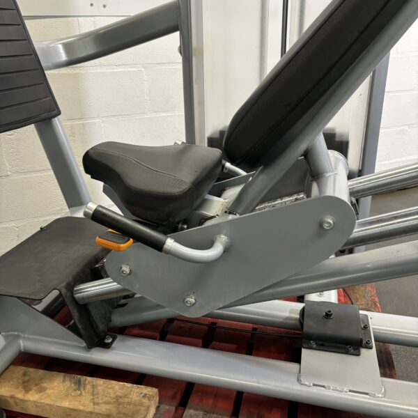 Precor Discovery Seated Leg Press - Image 4