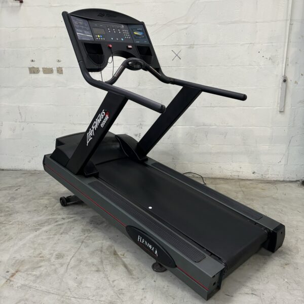 Life Fitness 9500HR Treadmill