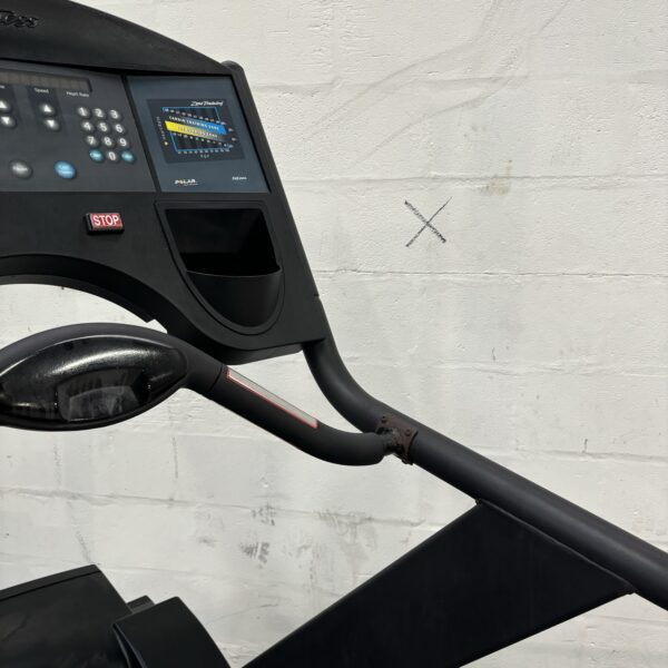 Life Fitness 9500HR Treadmill - Image 4