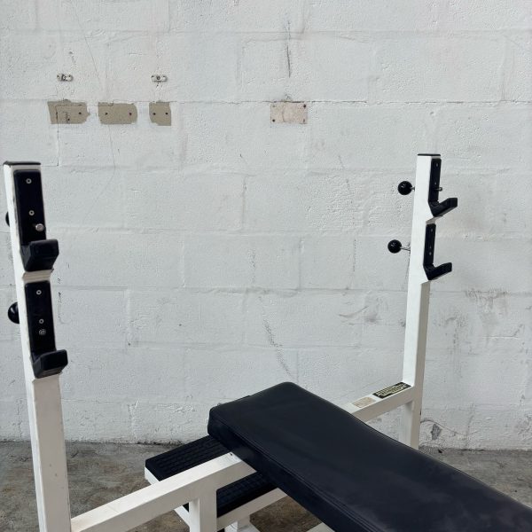 Technogym Olympic Flat Bench - Image 2